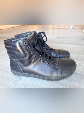 Birkenstock ‘Bartlett’ Black Leather Lace-Up High Top Sneakers. W/37/7.